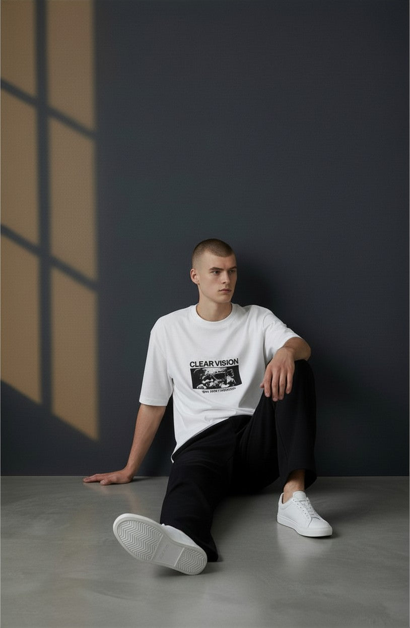 Nakış Detaylı Oversize Beyaz T-Shirt – “CLEAR VISION”