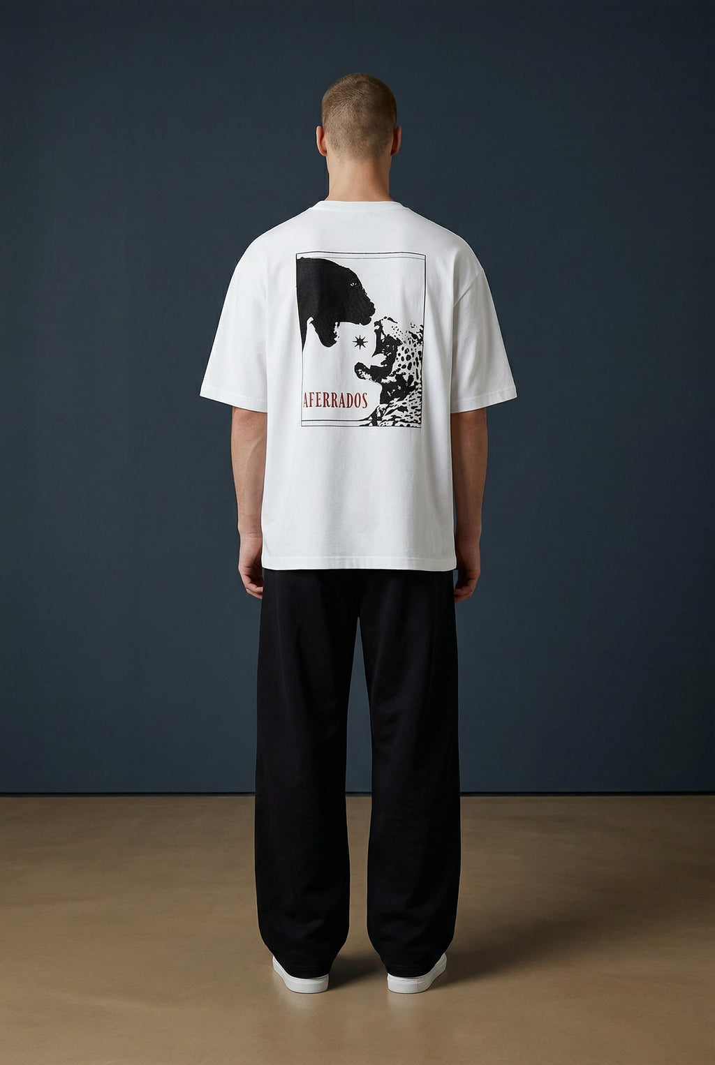 Nakış Detaylı Oversize Beyaz T-Shirt – “ATERRADOS